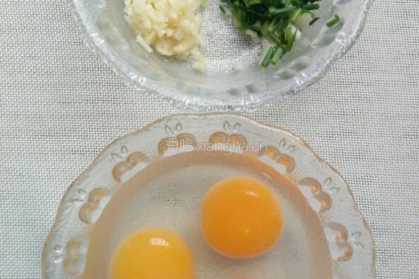 洋葱炒鸭蛋的做法图解2