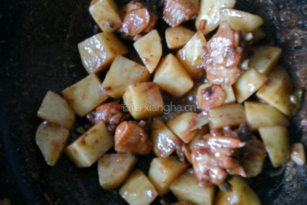 土豆炖鸡翅的做法图解9