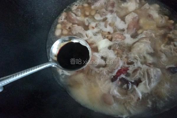 猪脚花生煲的做法图解12