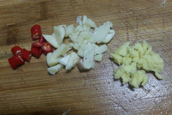 辣白菜炒肉的做法图解2