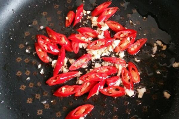 豇豆炒腊肉的做法图解6