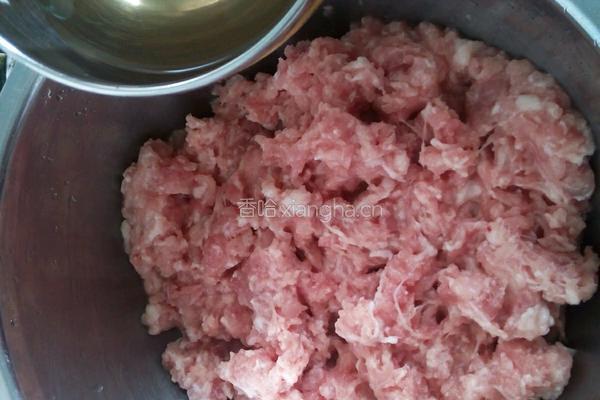 青椒猪肉馅水饺的做法图解2