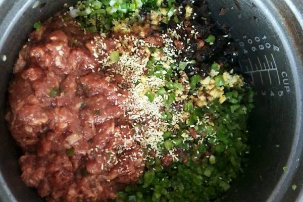 青椒猪肉馅水饺的做法图解7