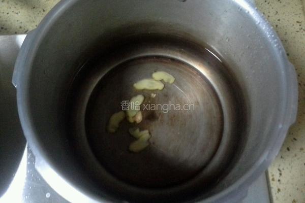 花旗参田七煲鸡汤的做法图解3