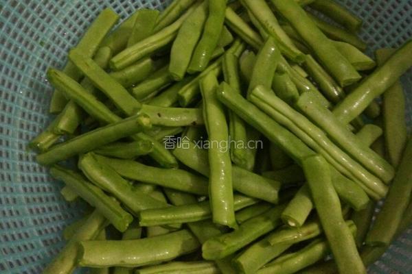 四季豆炖土豆的做法图解2