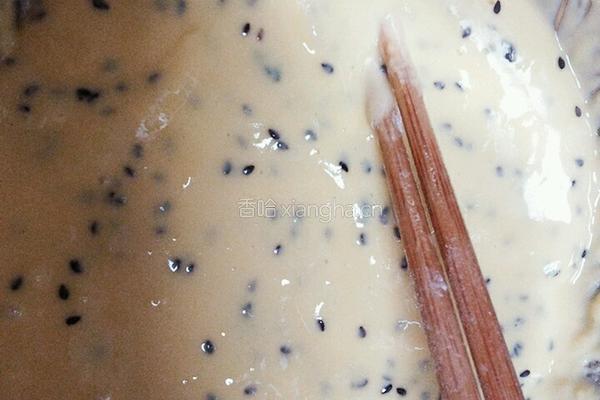 电高压锅版黑芝麻红枣蛋糕的做法图解6