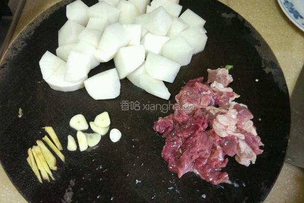 白萝卜炖牛肉的做法图解2
