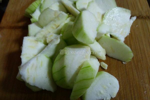 丝瓜蛋花汤的做法图解1