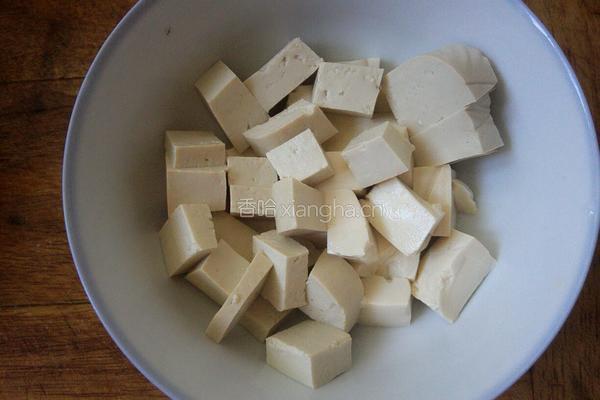 冬瓜豆腐玉米粒汤的做法图解1
