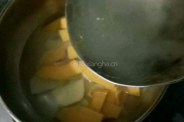 南瓜土豆汤的做法图解3