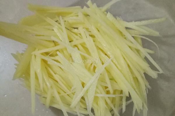 土豆丝蛋饼的做法图解1