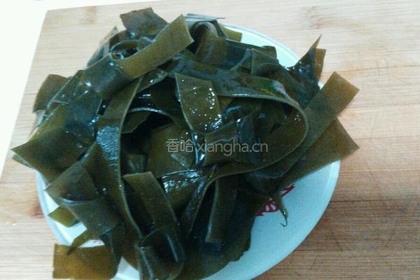 红烧肉炖海带的做法图解1