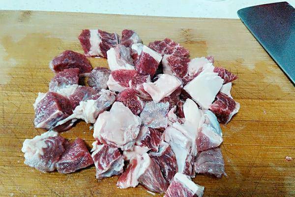 红烧肉炖海带的做法图解2