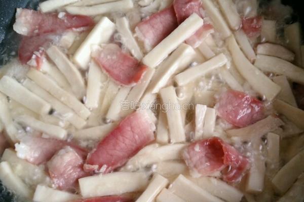 杏鲍菇炒腊肉的做法图解6