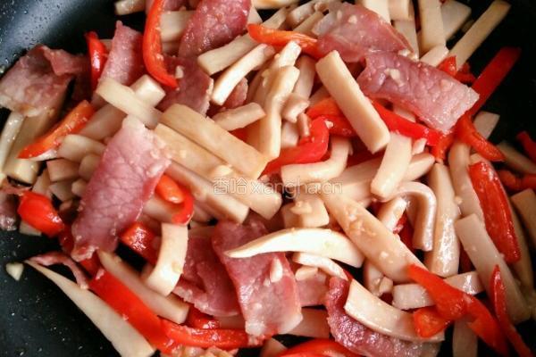 杏鲍菇炒腊肉的做法图解7