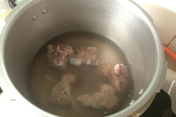 木瓜猪骨汤的做法图解2