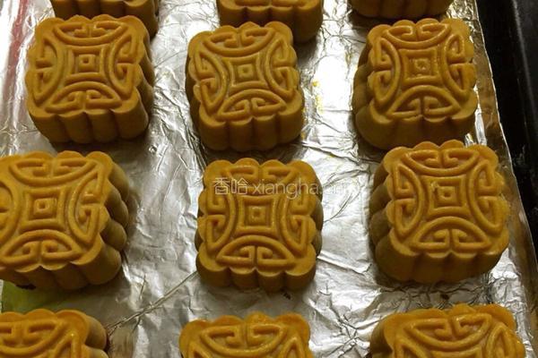 莲蓉蛋黄月饼的做法图解8
