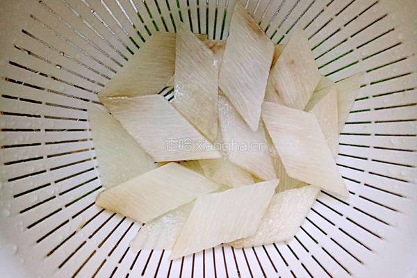 香菇山药瘦肉面片汤的做法图解6