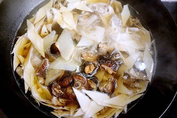 香菇山药瘦肉面片汤的做法图解16
