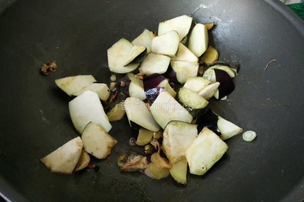 茄子大锅菜的做法图解3