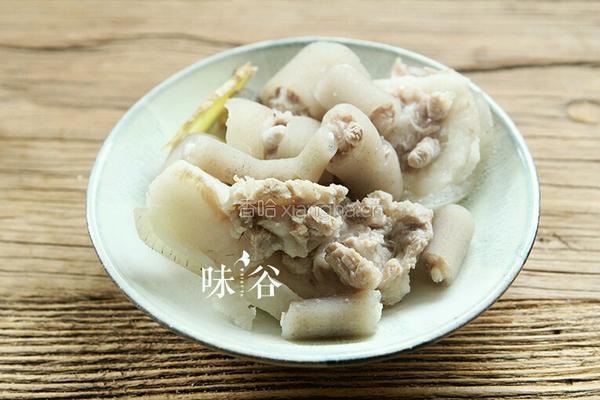 黄豆猪尾汤的做法图解3