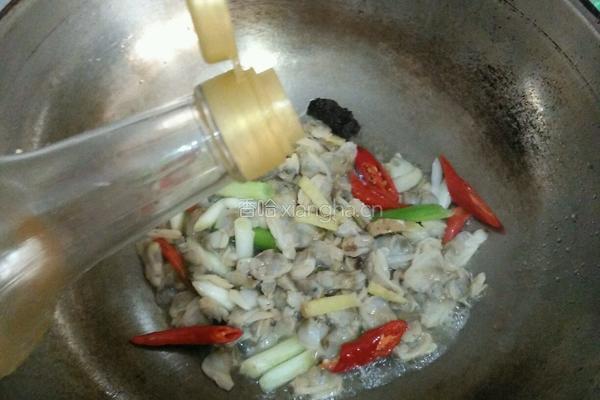 蛤喇肉炒韭菜的做法图解6
