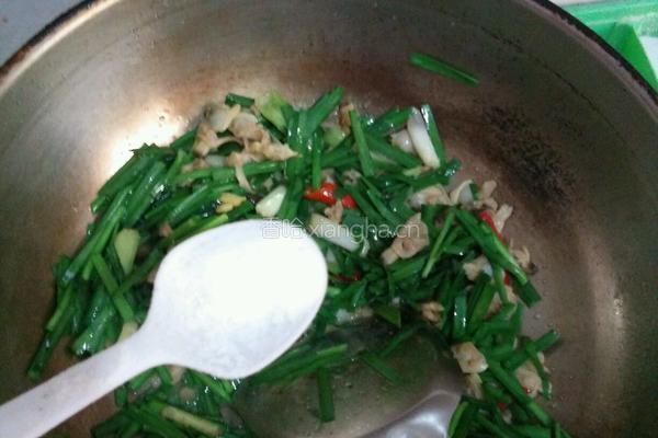 蛤喇肉炒韭菜的做法图解8