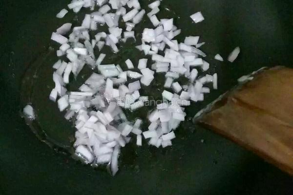 洋葱蛋炒饭的做法图解4