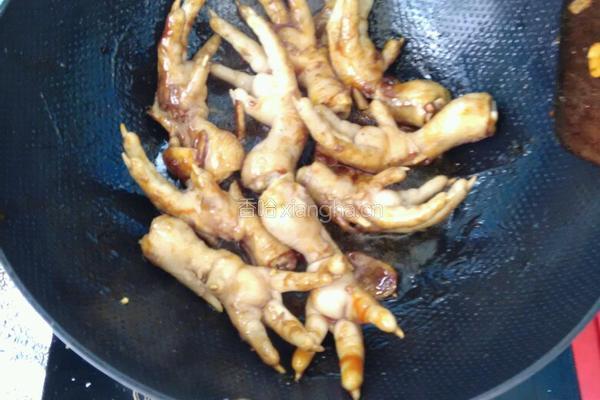 鸡爪炖粉条的做法图解4