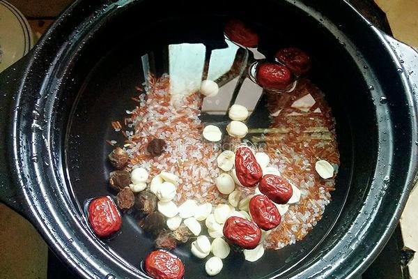 桂圆莲子粥的做法图解4