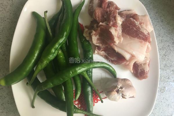 辣椒炒肉末的做法图解1