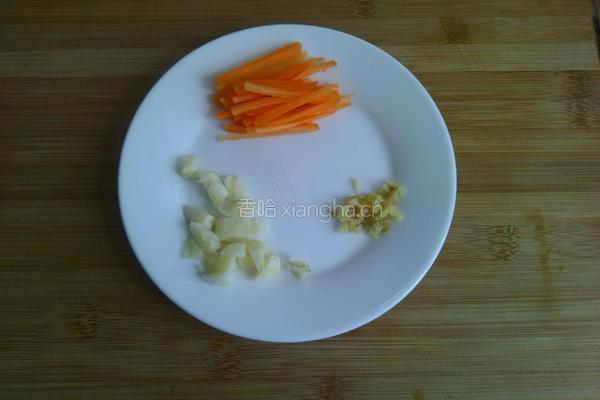 蕨菜炒肉丝的做法图解2