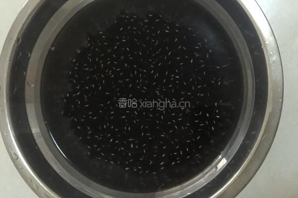黑豆红枣鸡蛋糖水的做法图解1