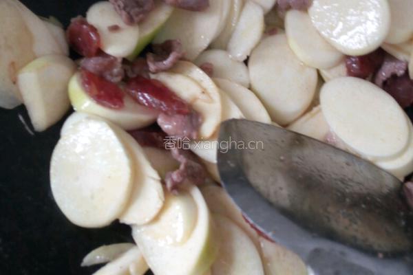 茭白炒腊肠的做法图解5