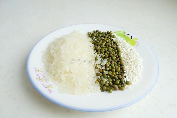 绿豆粥的做法图解1