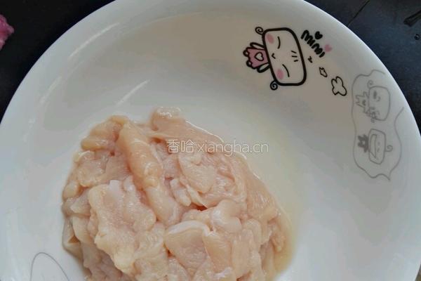 红炒鸡胸脯的做法图解1