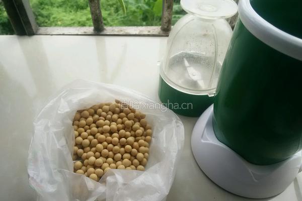 黄豆碎粥的做法图解1
