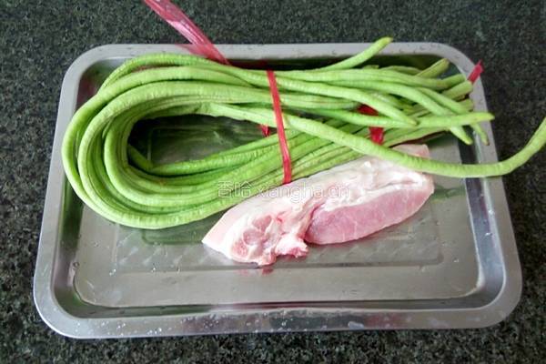 家常炖豆角的做法图解1