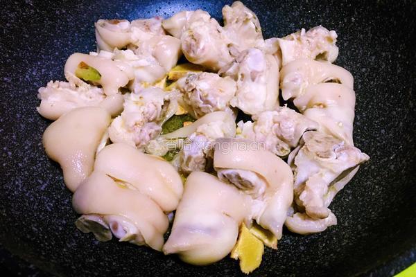 黄豆炖猪脚的做法图解7