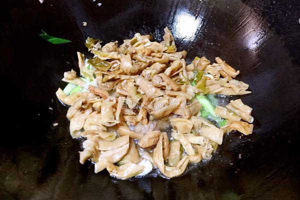 白辣椒炒肉的做法图解4