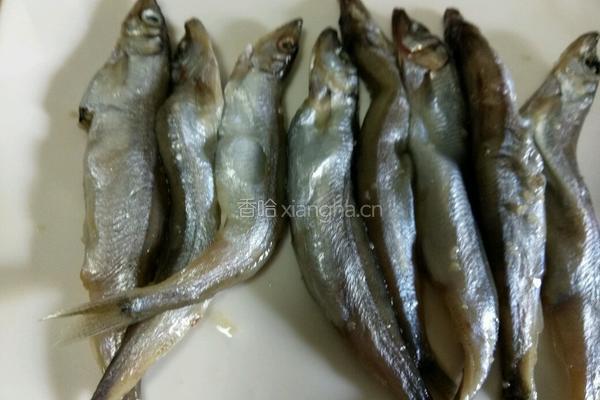 豆腐煮鱼的做法图解1