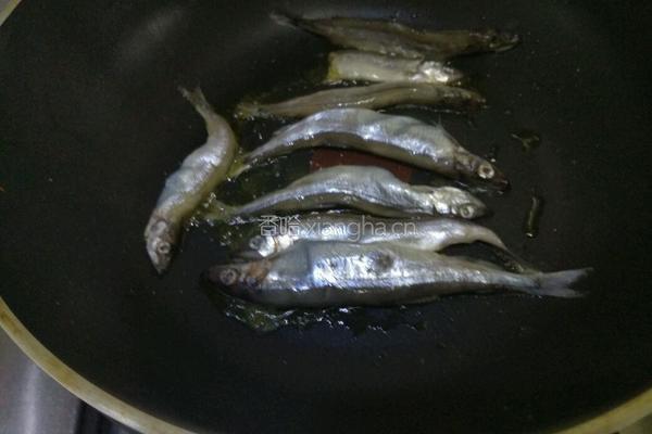 豆腐煮鱼的做法图解4