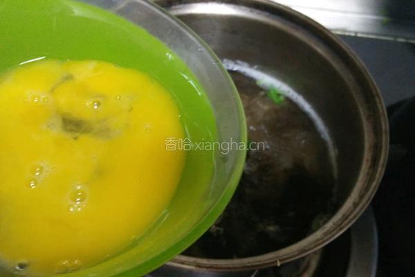 金枪鱼紫菜蛋花汤的做法图解4
