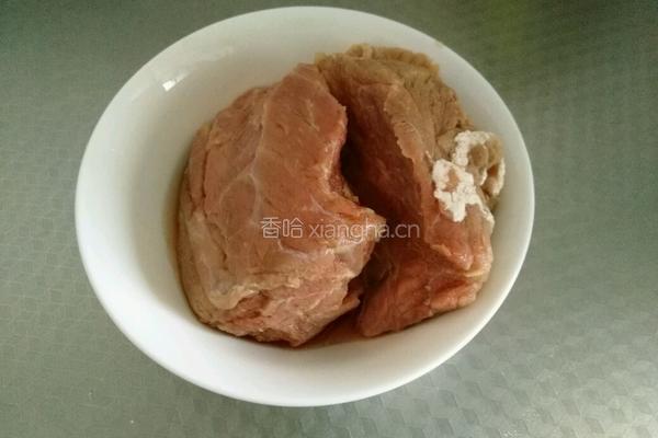 牛肉炖地瓜柿子的做法图解1