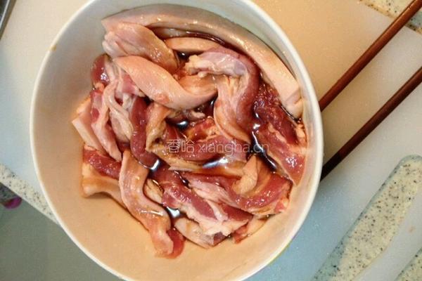 五花肉金针菇卷的做法图解2