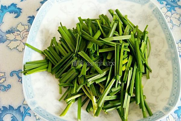 韭菜炒银鱼的做法图解1