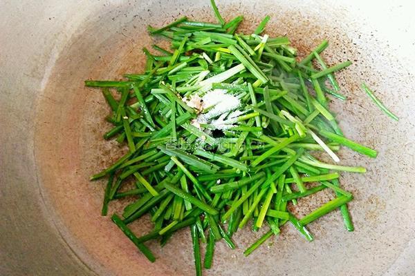 韭菜炒银鱼的做法图解8
