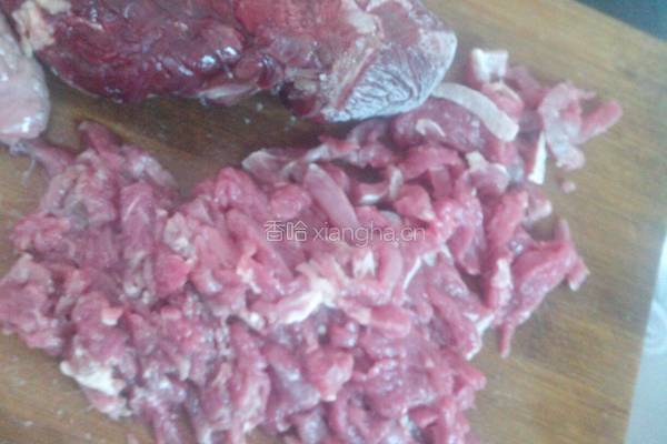 番茄牛肉馅饺子的做法图解1