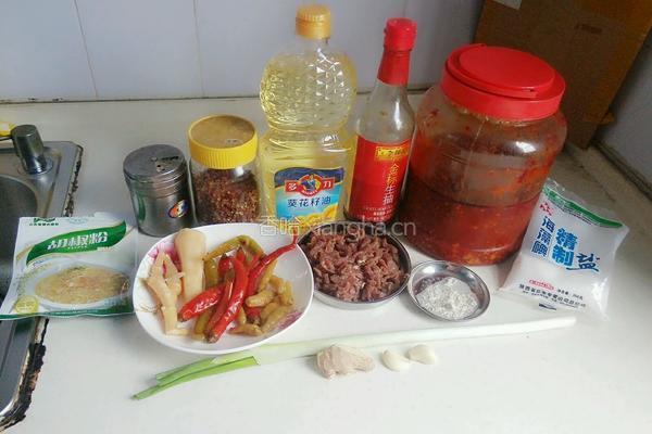 泡椒牛肉丝的做法图解1