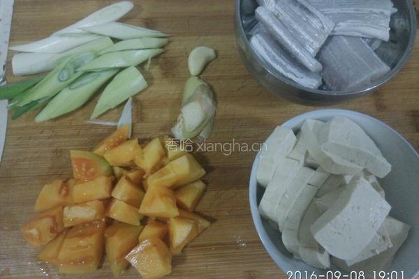 带鱼炖豆腐的做法图解2